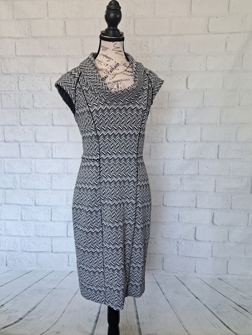 White Hse Blk Mkt Classy Dress